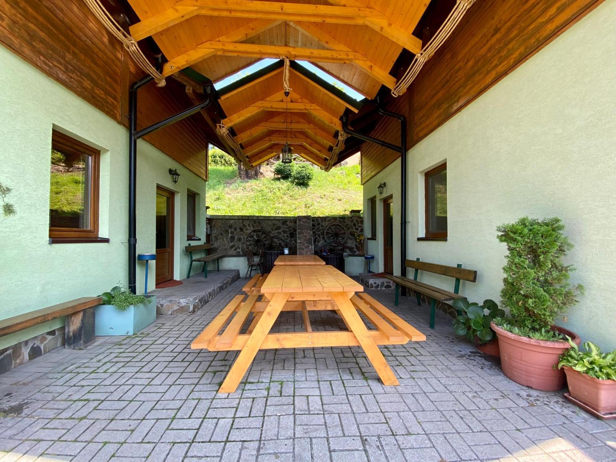 Apartmany Alma Vyhne Luaran gambar